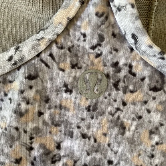 Lululemon Power Y tank - Picture 4 of 8